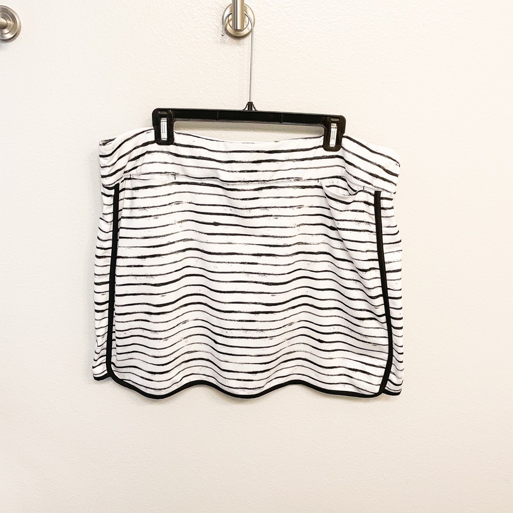 Coral Bay Black and White Stripes Golf Skort size XL